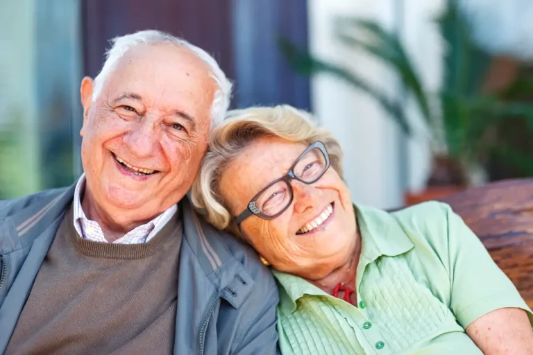 5 apps de relacionamento para homens e mulheres mais velhos